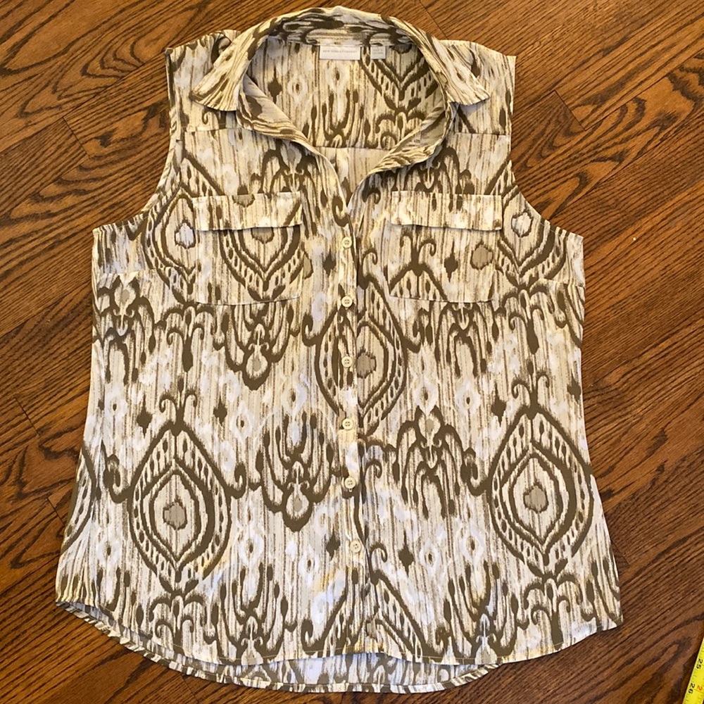 New York & Company sleeveless button-down blouse, size L. Excellent condition!